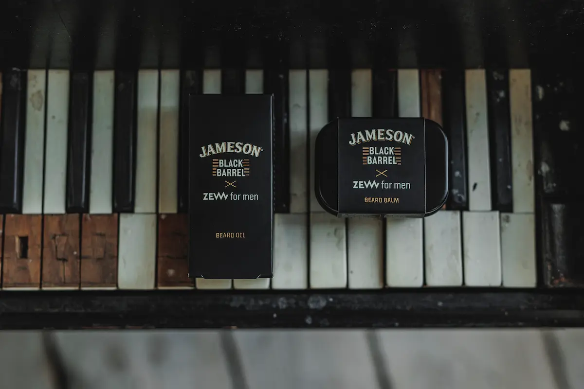 Бальзам для бороды Jameson Black Barrel x ZEW for men на рояле с упаковкой
